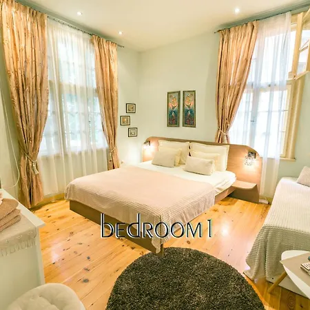 Tomovi - Three Bedrooms Center Płowdiw