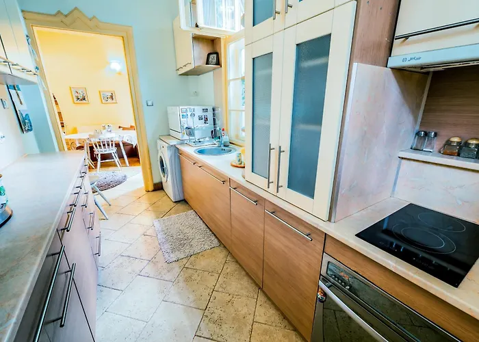 Tomovi - Three Bedrooms Center