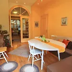 Appartement Tomovi - Three Bedrooms Center