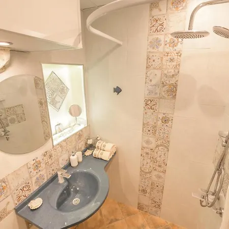 Tomovi - Three Bedrooms Center Пловдив