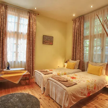 Tomovi - Three Bedrooms Center Apartmán