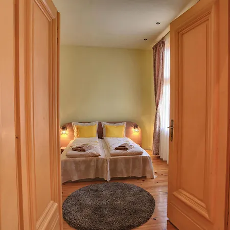 Apartment Tomovi - Three Bedrooms Center