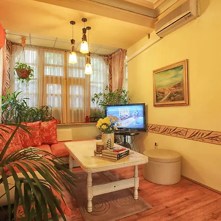 Apartment Tomovi - Three Bedrooms Center
