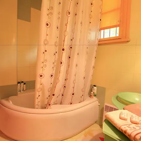 Tomovi - Three Bedrooms Center *