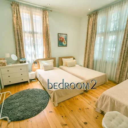 Tomovi - Three Bedrooms Center *