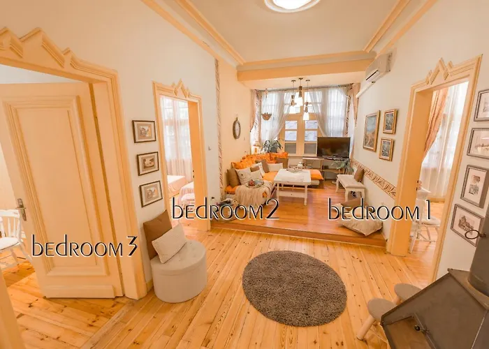 Tomovi - Three Bedrooms Center 公寓