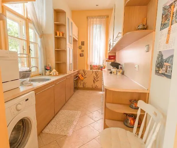 Tomovi - Three Bedrooms Center *