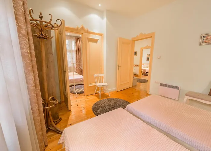 Tomovi - Three Bedrooms Center *