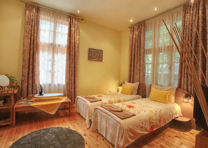 Tomovi - Three Bedrooms Center Lejlighed