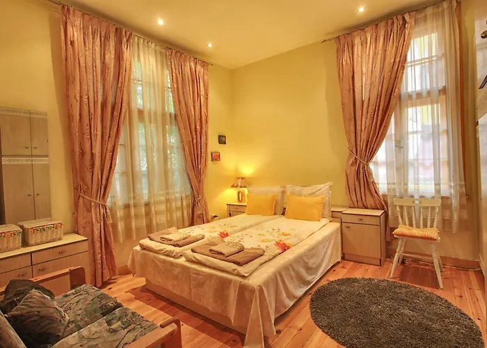 Tomovi - Three Bedrooms Center