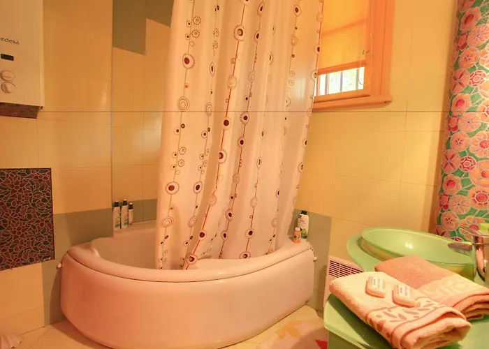 Tomovi - Three Bedrooms Center *