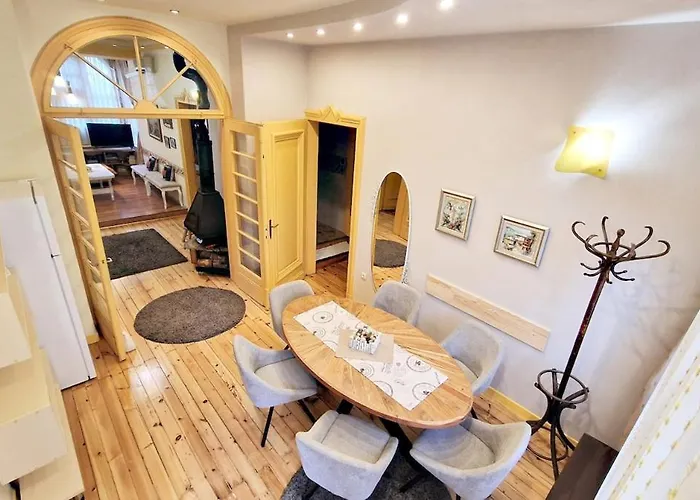 Tomovi - Three Bedrooms Center 아파트 *